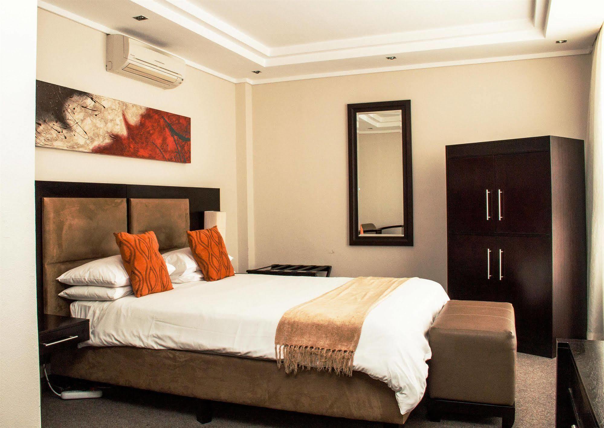 Urban Chic Boutique Hotel & Cafe Fokváros Kültér fotó